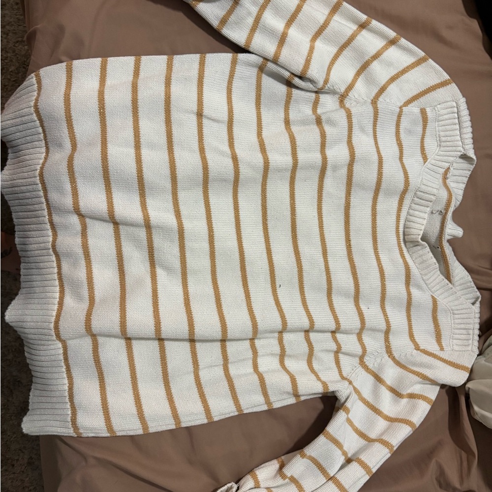Source Unknown White and Tan Crew Neck Sweater